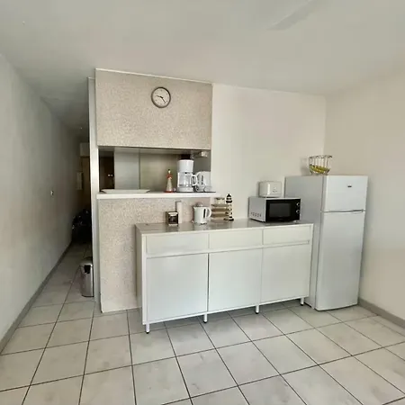 Appartement T2 Climatisé, 100m De La - Le Laurier